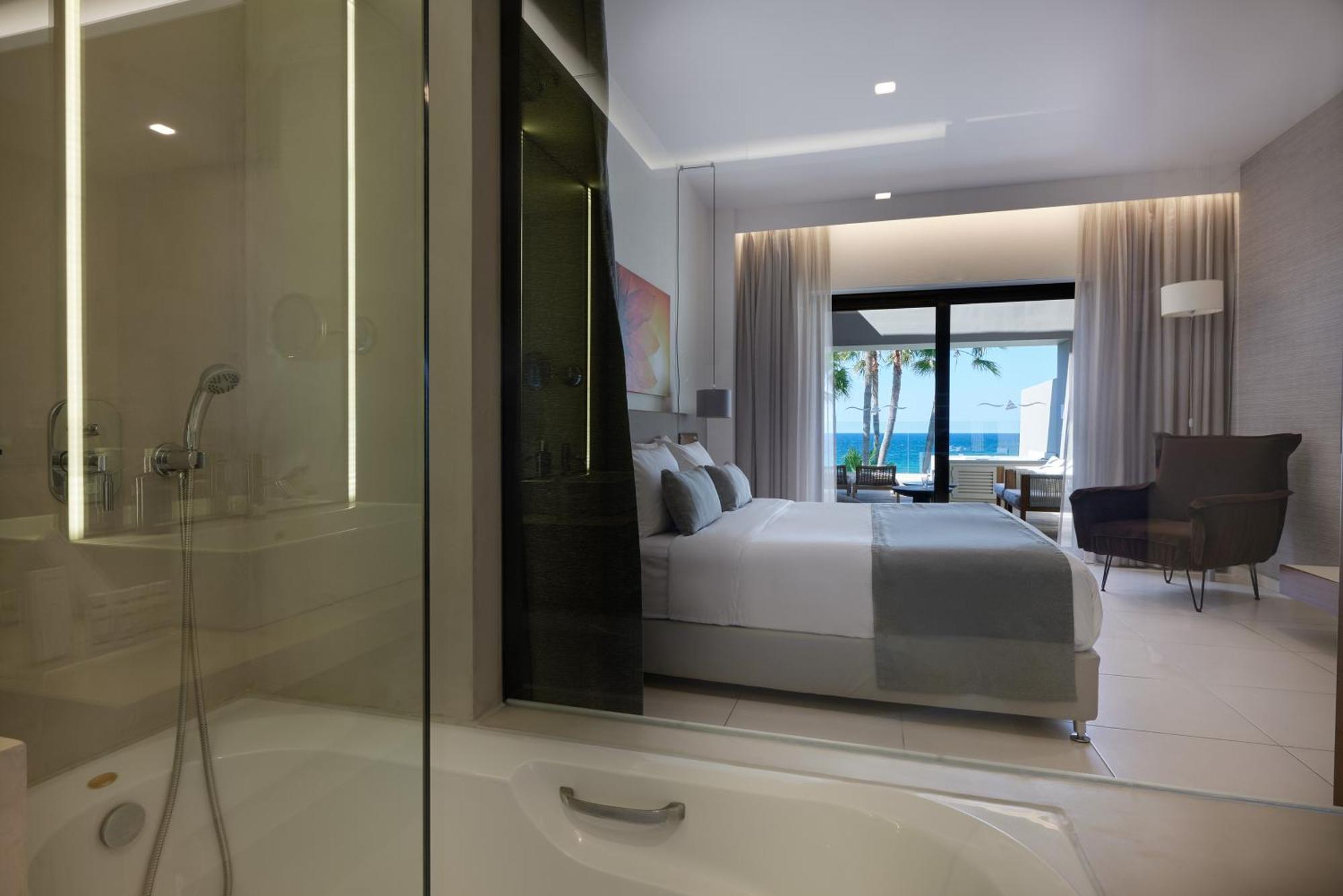 מלון Atlantica Kalliston - Adults Only 5*