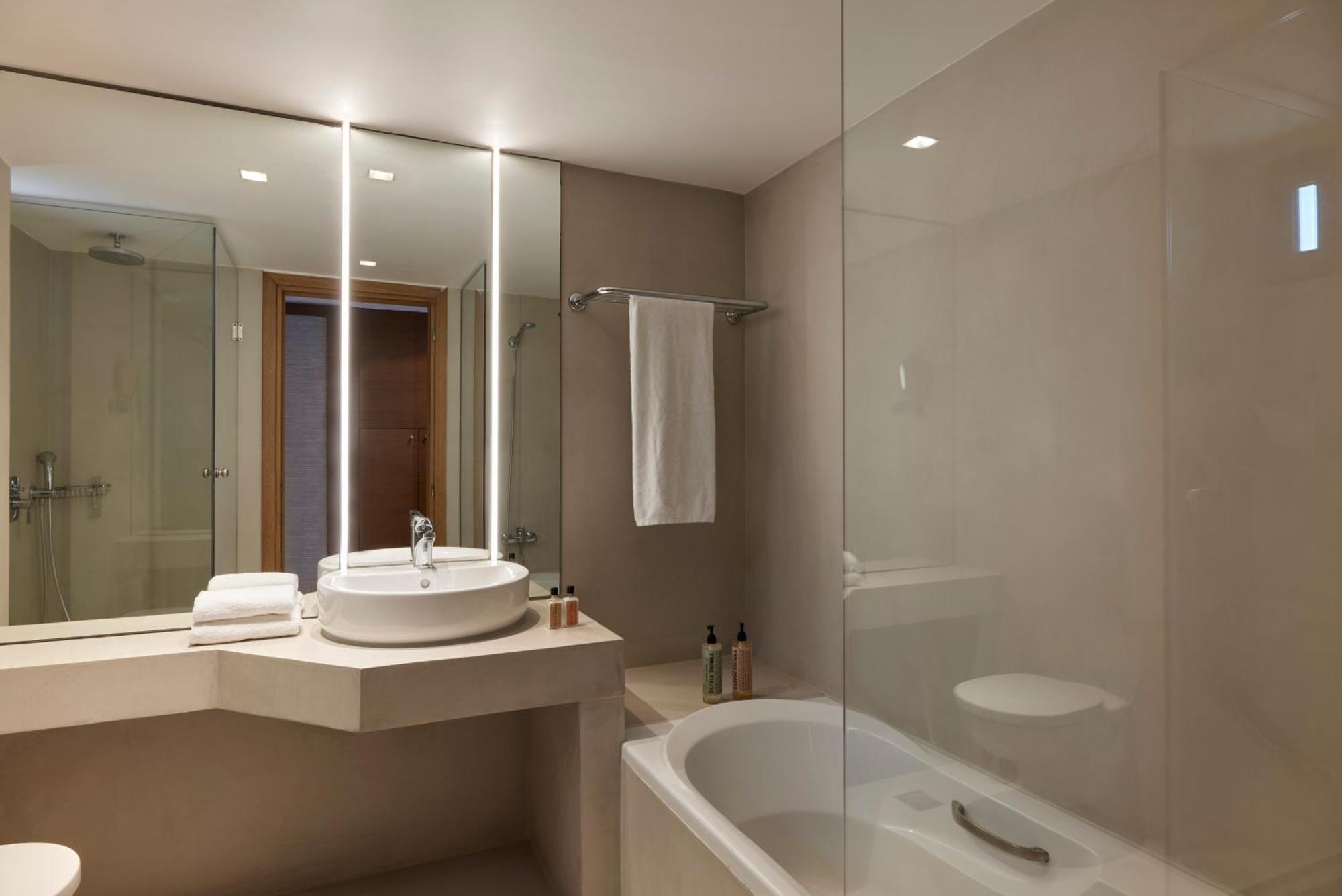 מלון Atlantica Kalliston - Adults Only 5*